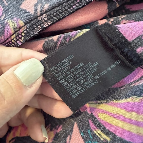 Worthington Floral V Neck Sleeveless Top - Size Large - Picture 7 of 8